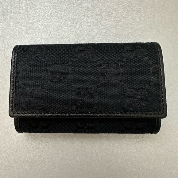 Gucci GG Logo Canvas 6 Ring Key Case - Picture 2 of 5